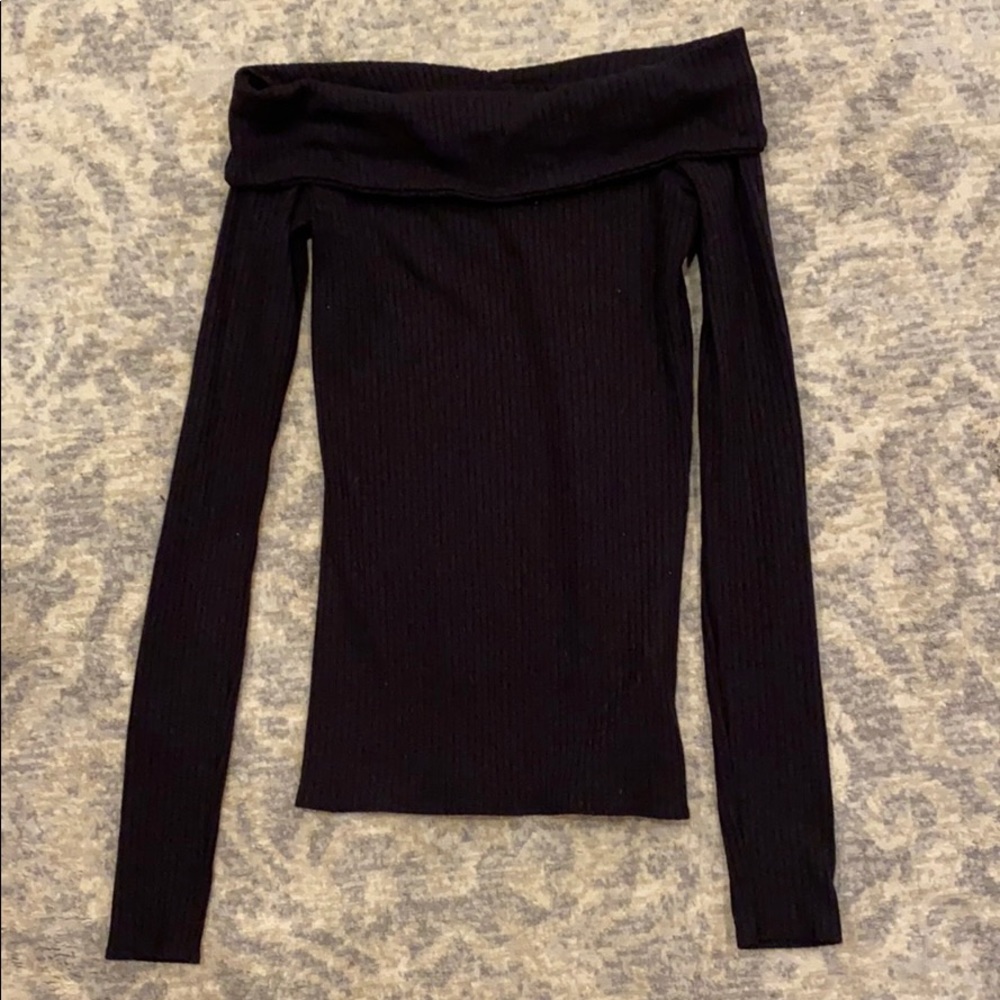 BLCK OFF THE SHOULDER LONG SLEEVE TOP